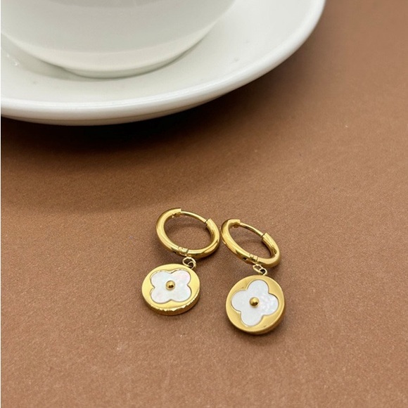 NEW💎:18K Gold Plated flora  Earrings*Mini Hoop Earrings*Floral Design*Dainty - Picture 7 of 9